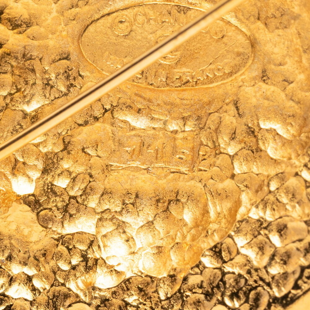 CHANEL Vintage Gold Logo Brooch - Picture 4 of 7